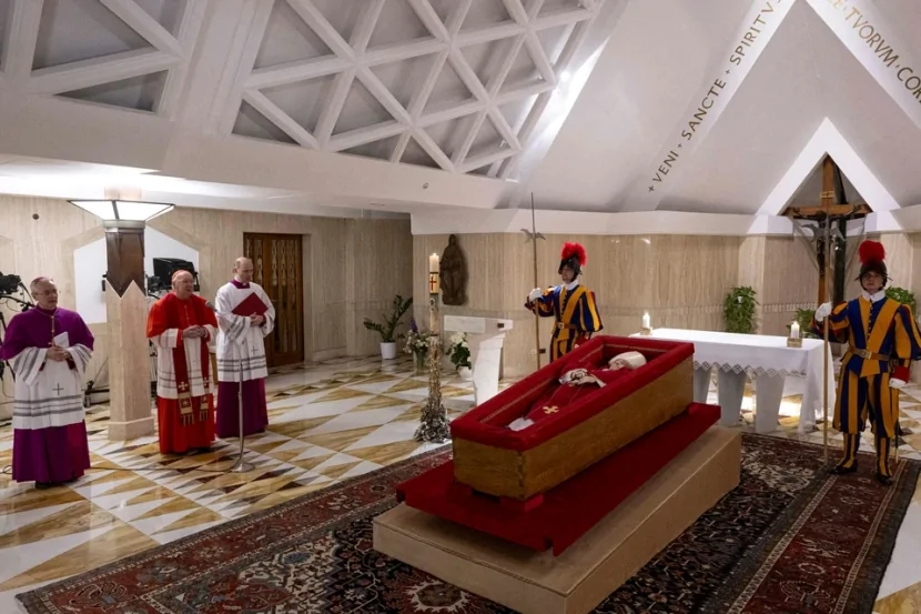 Papa Fransiskin tabutu ictimaiyyətə nümayiş üçün oraya KÖÇÜRÜLDÜ