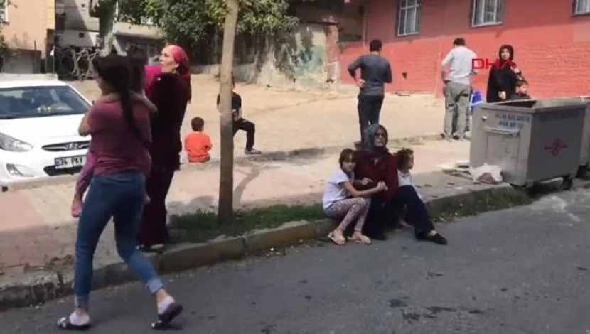 Zəlzələ zamanı eyvandan tullandı - Video