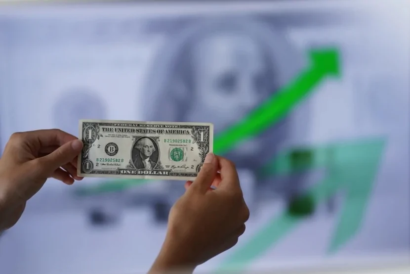 Dollar getdikcə ZƏİFLƏYİR: Bu valyuta üçün də FÜRSƏT YARADIR