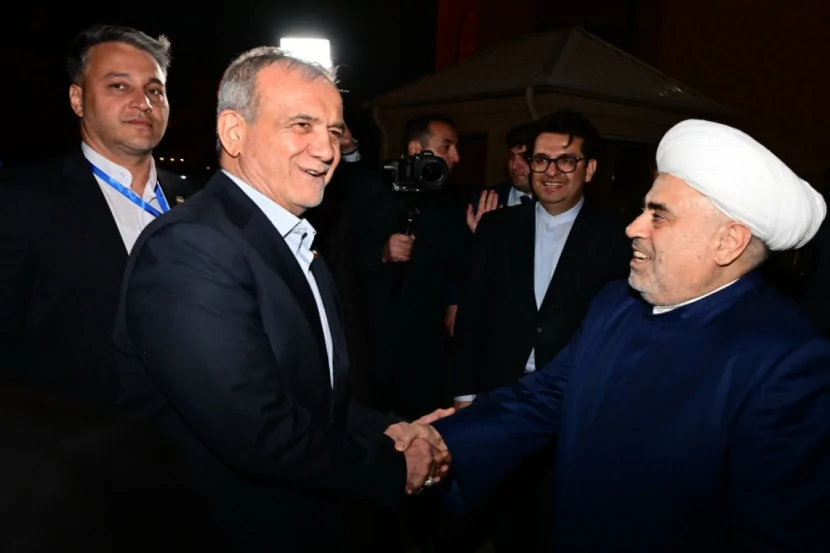 Pezeşkian Bibiheybət məscidini ziyarət etdi