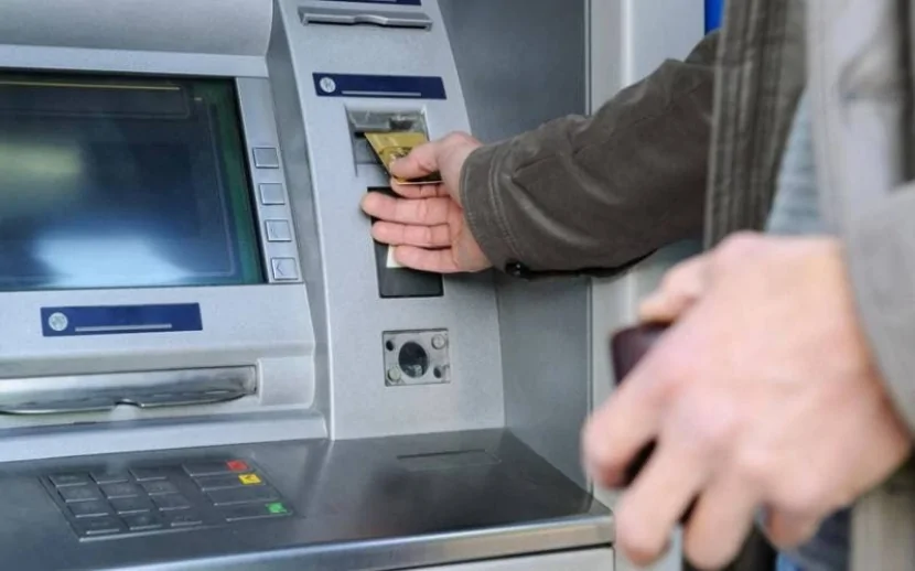 Əhalinin NƏZƏRİNƏ: Azərbaycanda dollar bahalaşacaq?