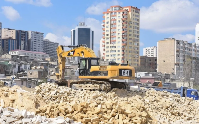 Bakıda söküntülər başladı - Vətəndaşlar kompensasiyadan şikayətçidir (VİDEO)