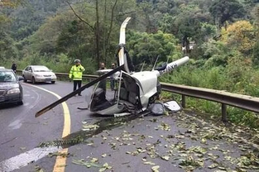 Helikopter yerə çırpıldı: 1 ölü, 4 yaralı