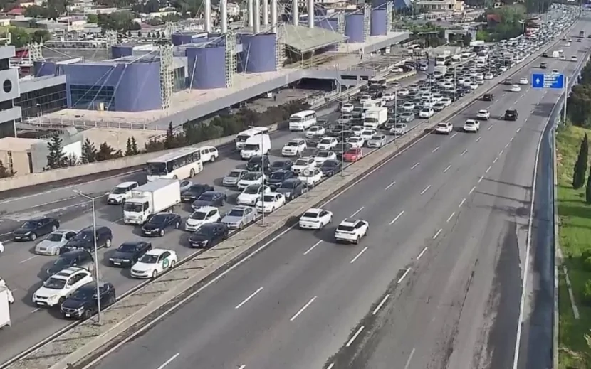 Bu yollarda tıxac var - SİYAHI