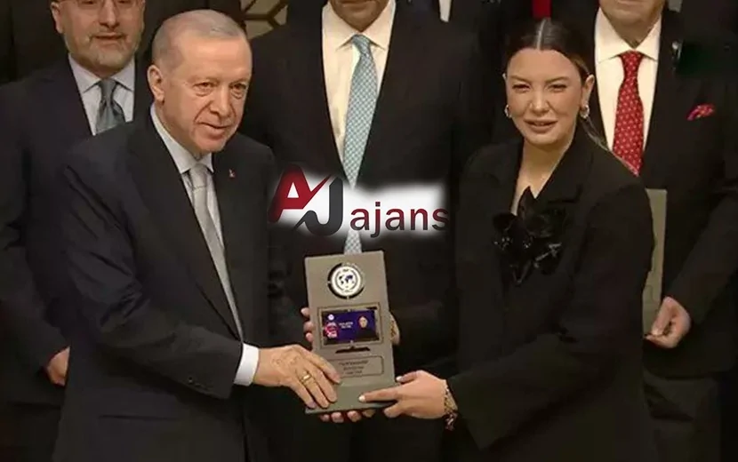 Ərdoğan Fülya Öztürkü TƏLTİF ETDİ- FOTO