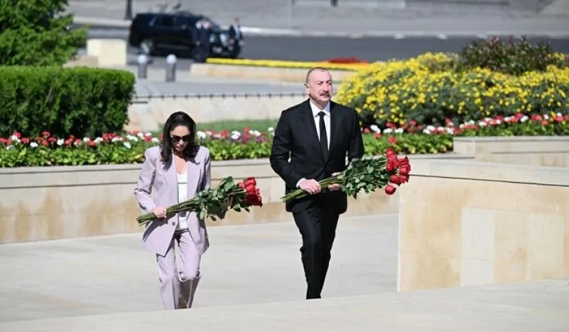 Prezident faşizmlə mübarizədə həlak olanların xatirəsini andı - FOTOLAR
