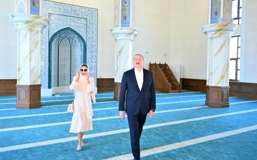 Prezident və birinci xanım Daşaltıda məscidin açılışında iştirak ediblər