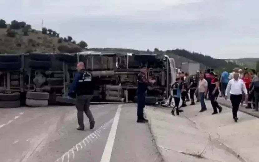 Türkiyədə avtobus qəzası - Ölənlər var