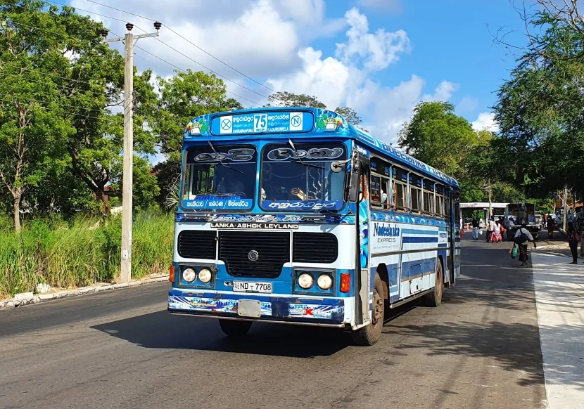Avtobus aşdı - 15 ölü, 20 yaralı