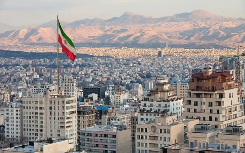 İran səfirliyini yandırdılar - Tehran hərəkətə keçdi