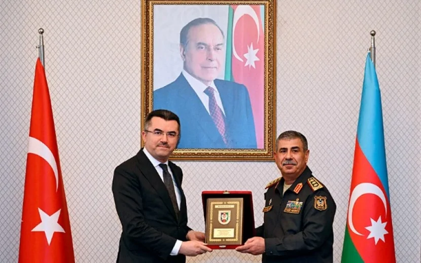 Müdafiə naziri Türkiyə Milli Təhlükəsizlik Şurasının Baş katibi ilə görüşdü - FOTO