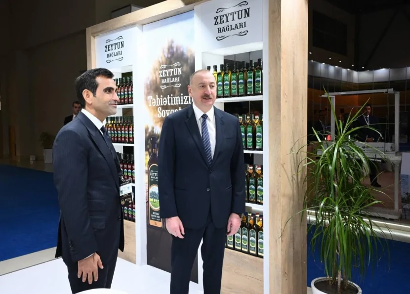 Dövlət başçısı “Azərsun Holdinq” stendini ziyarət etdi
