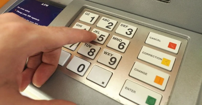 Kartlardan daha 14 min manat oğurlandı