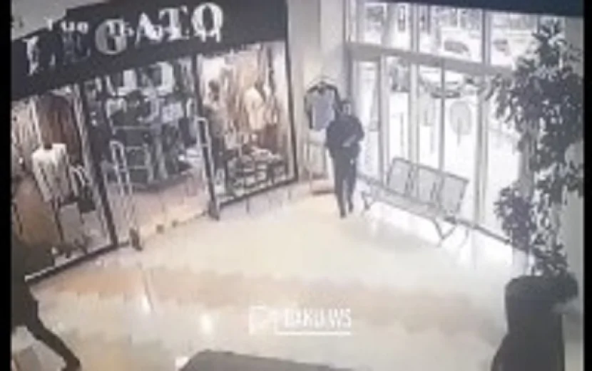 “Aygün Mall”da bahalı gödəkçənin oğurlanma anı - VİDEO
