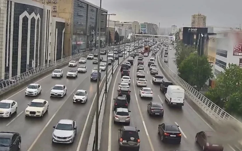 Hazırda 25 istiqamətdə tıxac var - SİYAHI