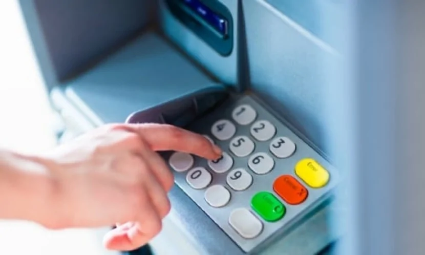 Kartlardan daha 20 min manat oğurlandı
