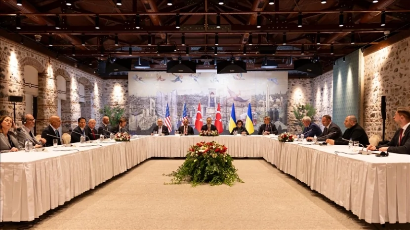 İstanbulda üçtərəfli görüş başladı