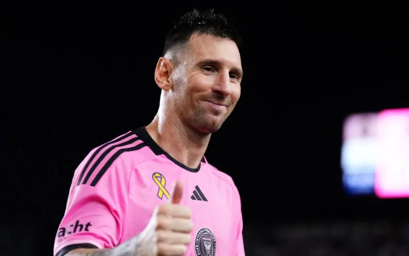 Messi tarixin ən yaxşı oyunçusu seçildi