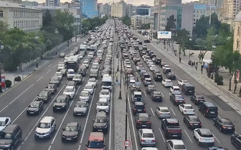 Bu yollarda sıxlıq var - SİYAHI