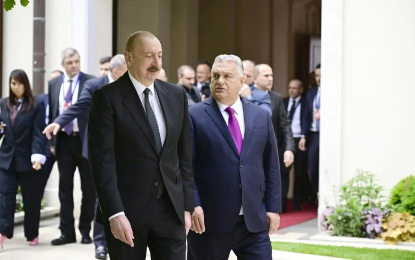 İlham Əliyev və Viktor Orban mətbuata birgə bəyanatla çıxış edirlər