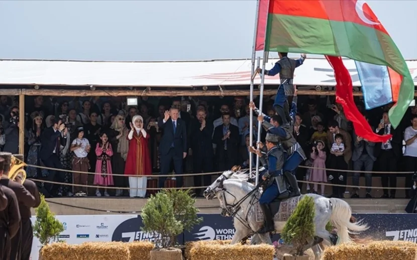 Ərdoğan İstanbulda Qarabağ atlarını ayaqüstə alqışlayıb