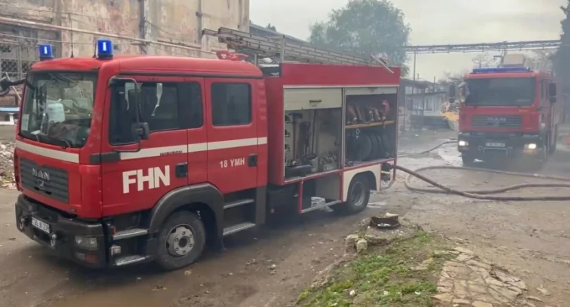 Şəki və Xızıda ev yanıb