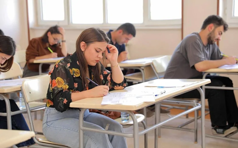 51 abituriyent qəbul imtahanı verir - Xankəndidə ilk