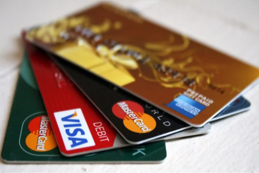 Bank kartlarından yüksək məbləğdə VƏSAİT OĞURLANDI