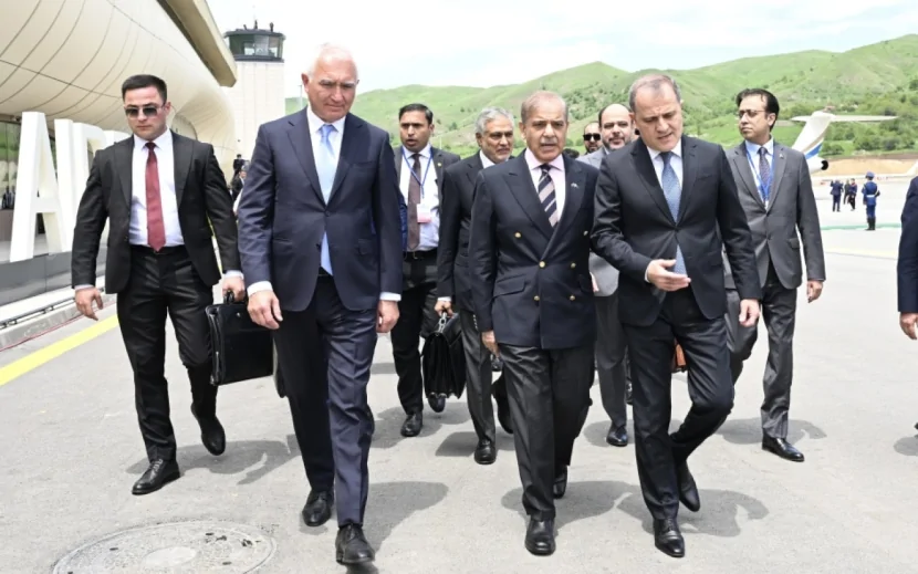 Şahbaz Şərifin təyyarəsi Laçın hava limanına endi - FOTOLAR