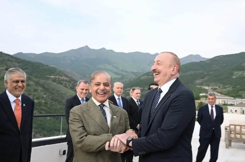 Pakistanın Baş naziri Laçının gözəlliyinə HEYRAN QALDI