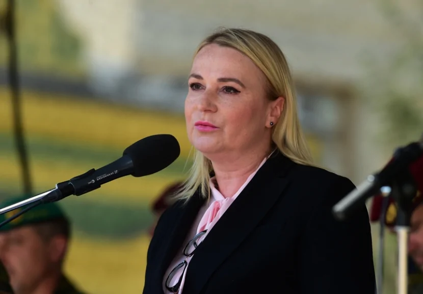 Çexiya müdafiə naziri Jana Çernoçova QƏZAYA DÜŞDÜ