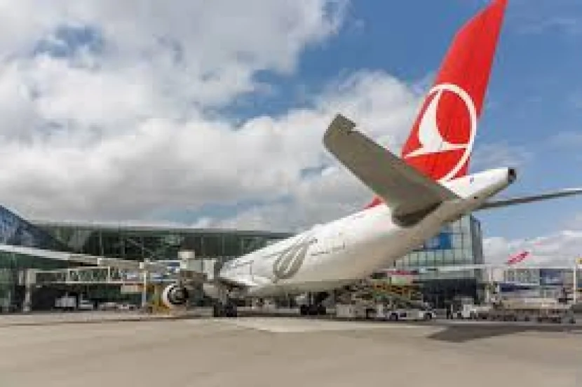 Tbilisiyə uçan təyyarə Bakıya MƏCBURİ ENİŞ ETDİ