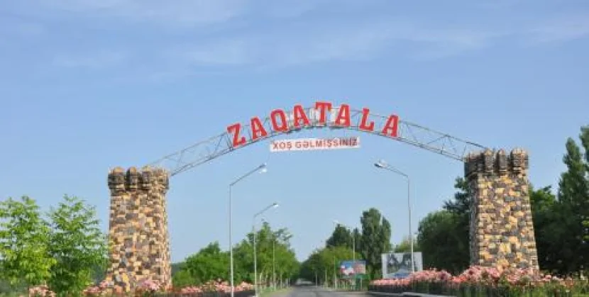 Zaqatalada maşınla motosiklet toqquşdu - Sürücü öldü