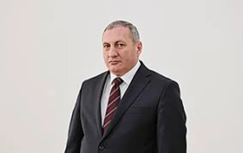 Yeni polis rəisi qanuni oğrunun qohumudur - bu ölkədə...