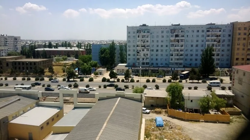 Sumqayıtda dava - Nişanlısı ilə yeyib-içən gənc döyüldü