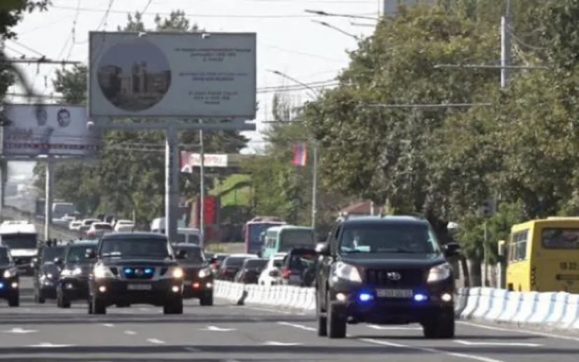 Paşinyanın korteji qəzaya DÜŞDÜ