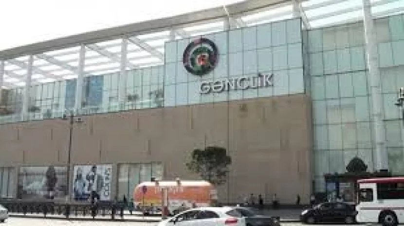 “Gənclik Mall”un parklanma yerinin girişində yenilik