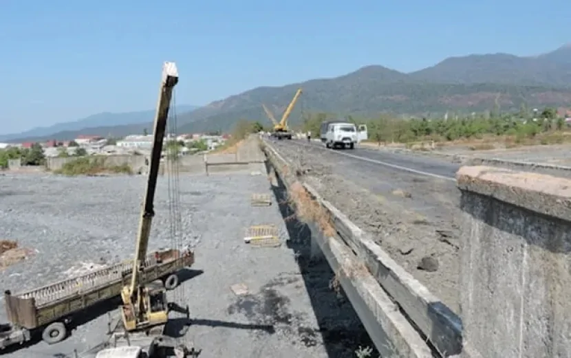 Gəncə avtomobil yolunda körpünün təmiri ilə əlaqədar NƏQLİYYATIN HƏRƏKƏTİ MƏHDUDLAŞDIRILACAQ