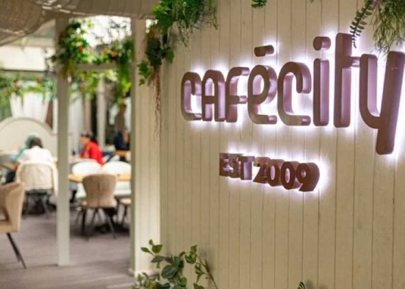 \"Cafe City\"nin şaurmasından QURD ÇIXDI