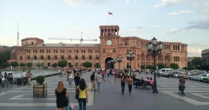 Türkiyə bayrağı İrəvanda YANDIRILDI