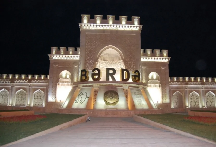 Bərdədə qəza: 4 nəfər yaralandı