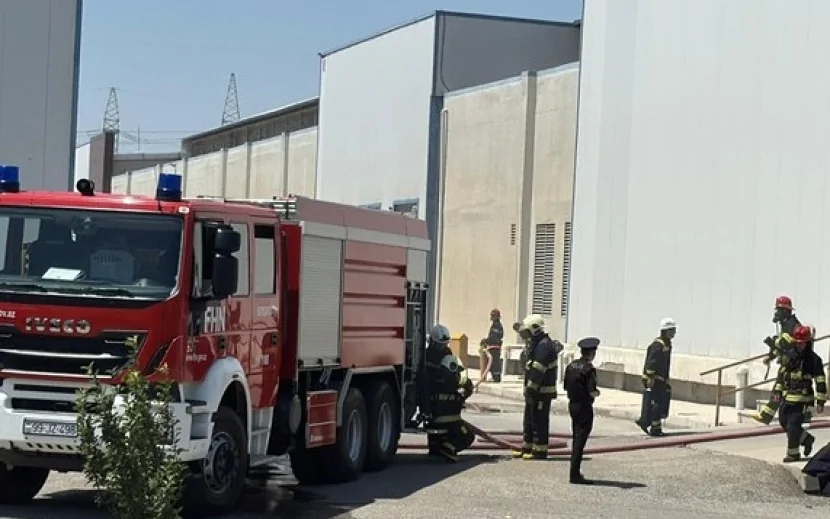 Sumqayıtda tekstil fabriki yanır