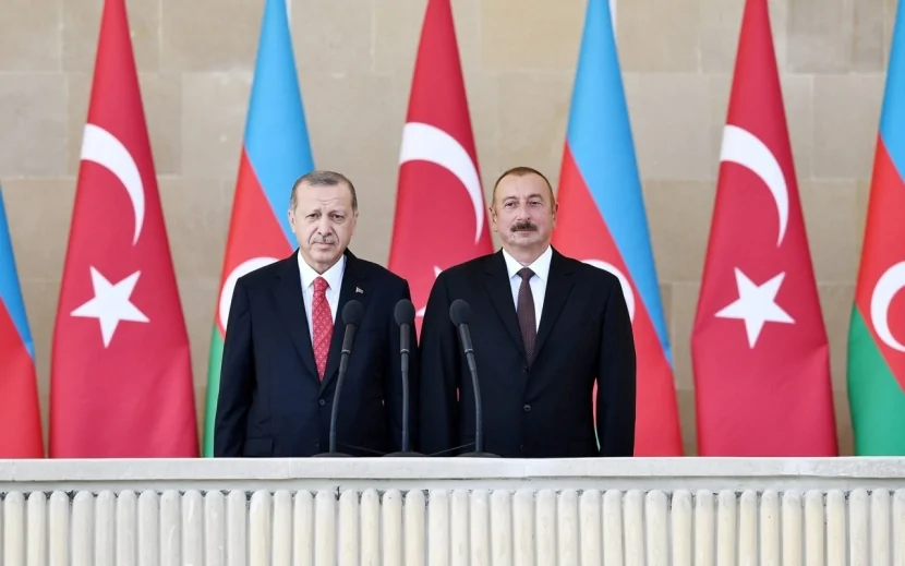 \"Savaşın ilk günündən çiyin-çiyinə bir yerdə idik\" - Prezident