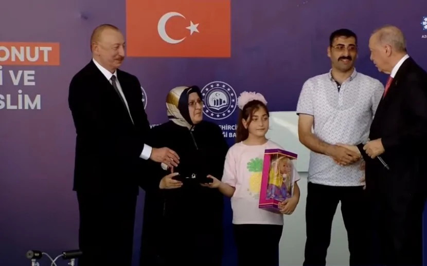 \"Azərbaycan\" məhəlləsinin açılış mərasimində mənzillərin açarları təqdim olundu