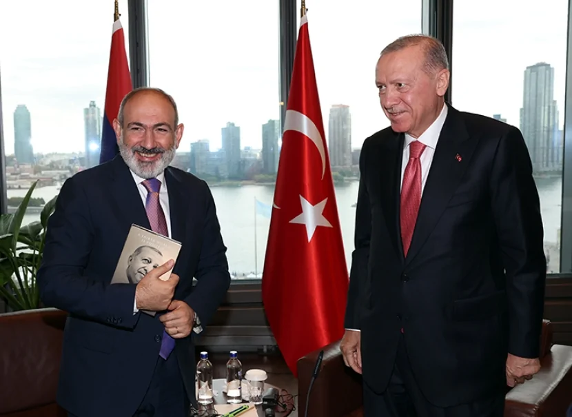 Dolmabağçada Ərdoğanla Paşinyan arasında GÖRÜŞ BAŞLADI