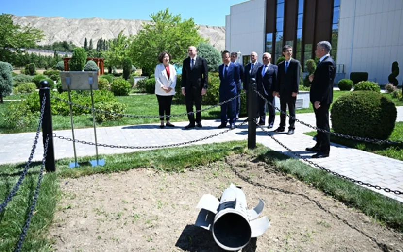 Prezident Mingəçevirdə İES-ə atılan raketin düşdüyü ərazidə - FOTOLAR