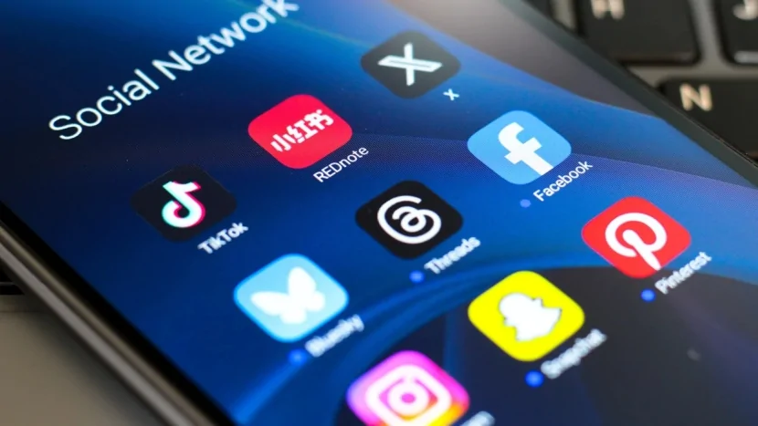 Instagram və TikTok artıq televizorlarda: Şirkətlər yaşlı istifadəçiləri də cəlb etmək istəyir