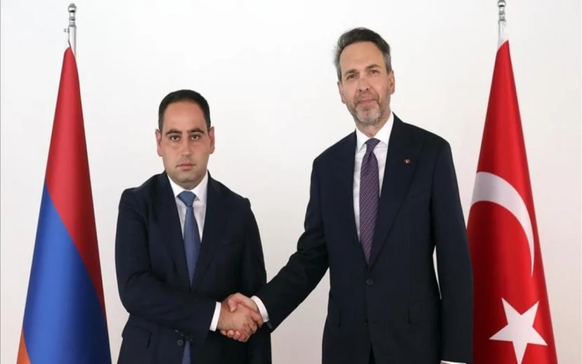 Bayraktar erməni nazirlə müzakirə apardı