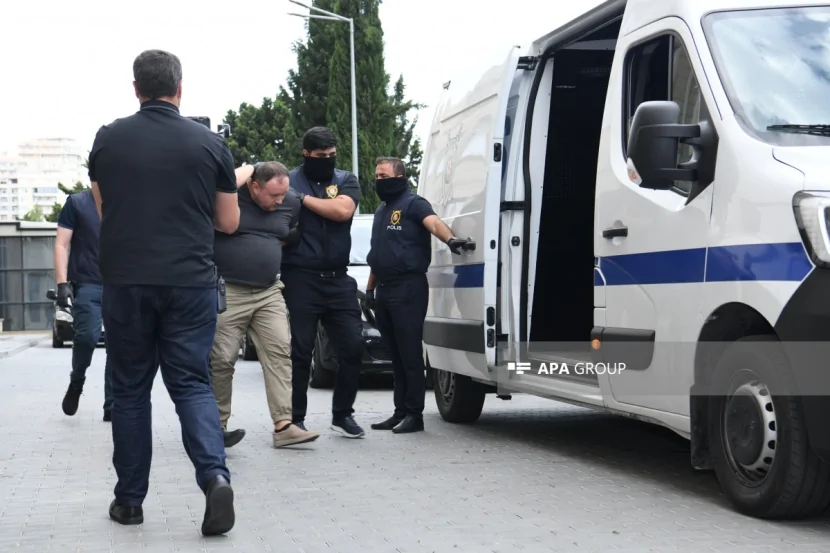 Rusiya FTX-nın \"Sputnik Azərbaycan\"da çalışan iki əməkdaşının saxlanılma anı - FOTO/VİDEO