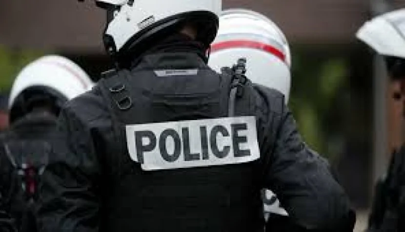 Fransa polisi mülki şəxsləri öldürür